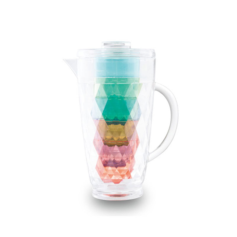 Krug mit vier Tassen